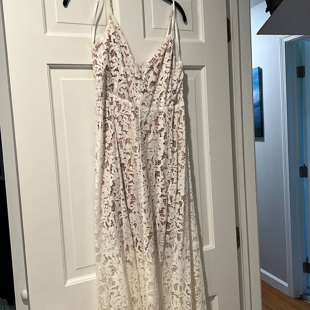 White lace Lulus dress, perfect for bridal shower. Size medium.